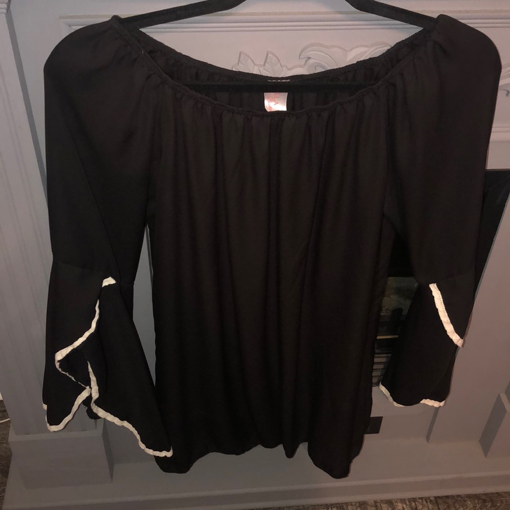 Bell Sleeve Tunic Top Black with Lace Accents Sz M